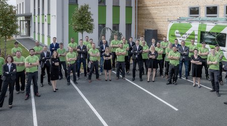 Gruppenfoto der Mitarbeiter der Firma O.K. Energie Haus GmbH